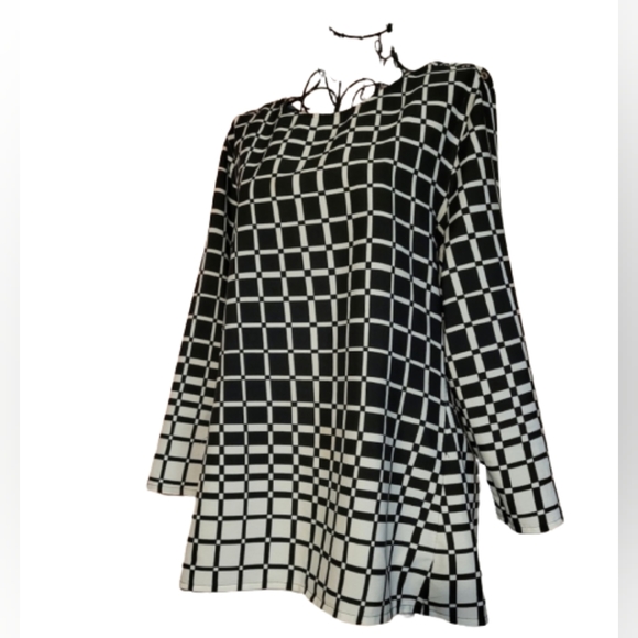 Progressive Geometric 3/4 Sleeve Blouse - Picture 2 of 5